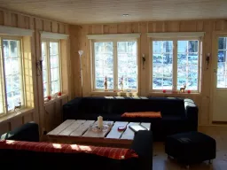 Wohnzimmer mit gemütlichen Sitzgelegenheiten