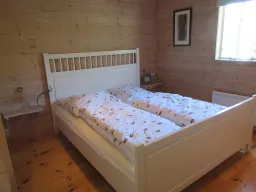 Schlafzimmer im Erdgeschoss (links)