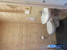 Separates Gäste-WC im Ferienhaus