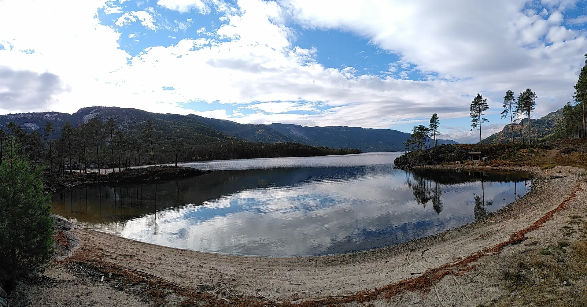 Panoramablick von Linstø über die Telemark – im Herbst leuchten die Wälder